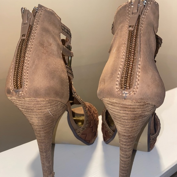 Heels - Picture 4 of 5